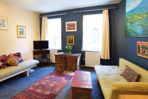 JOIVY Bohemian Writers Retreat in Heart of The Old Town